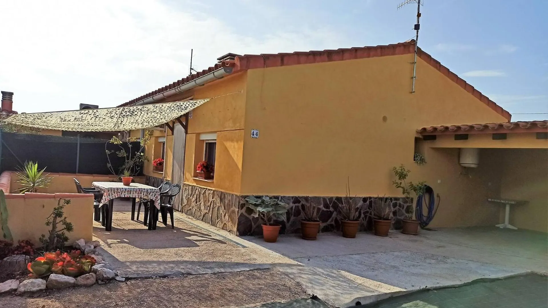 Galet House For 4 People With Barbecue And Near Villa Deltebre
