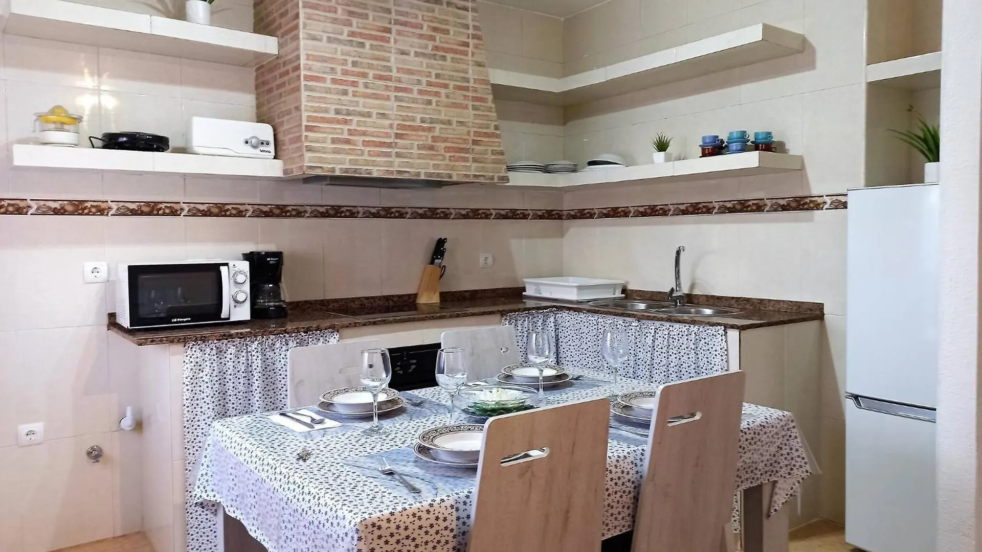 Galet House For 4 People With Barbecue And Near Villa Deltebre