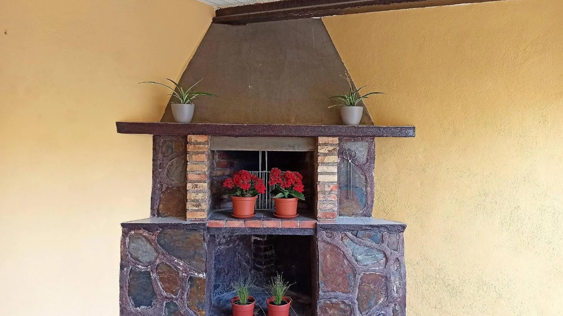 Galet House For 4 People With Barbecue And Near Villa Deltebre Holiday home