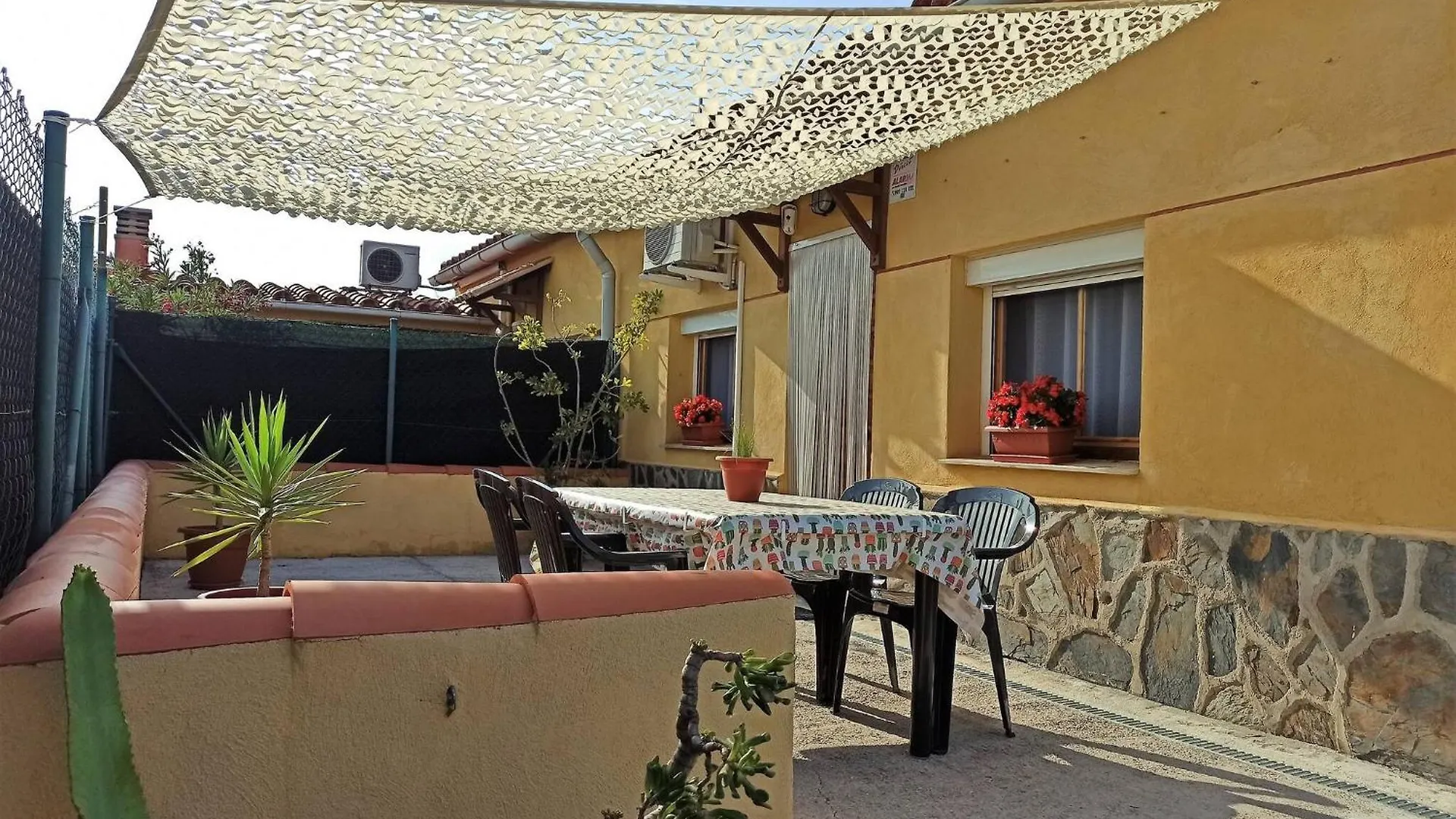 Galet House For 4 People With Barbecue And Near Villa Deltebre